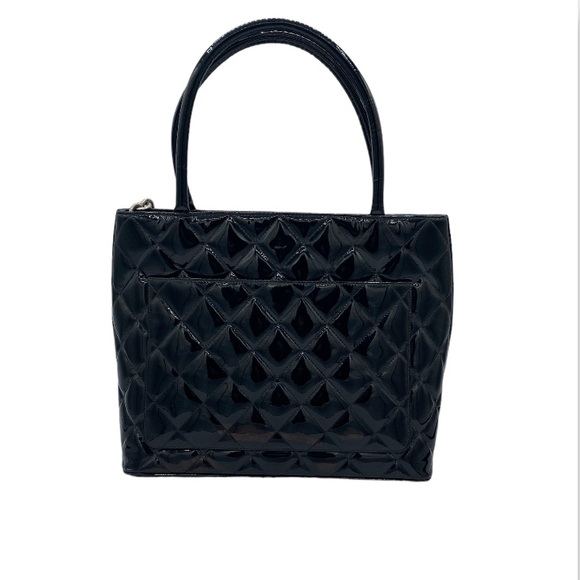 CHANEL Quilted Medallion Tote in Patent Black - Picture 3 of 10